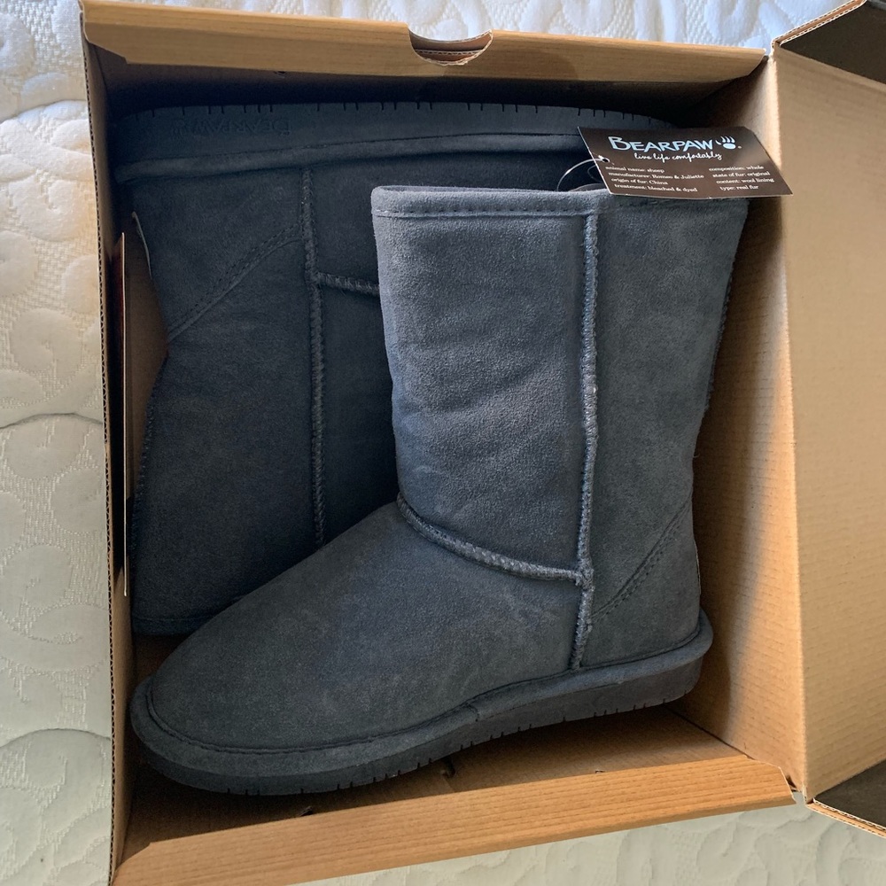 Women’s Bear Paw Emma Short Boots in Charcoal